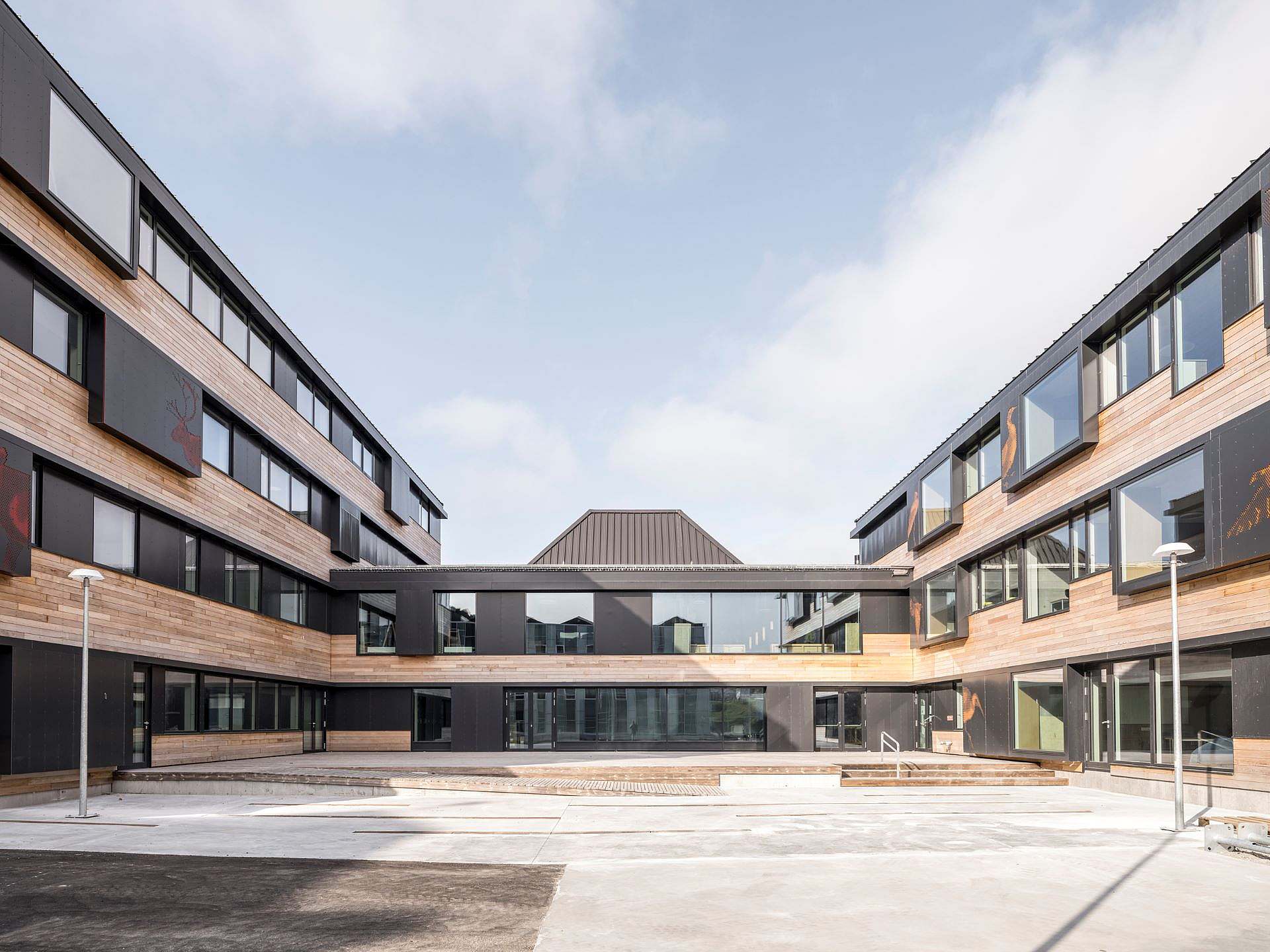 Atuarfik Inussuk school architecture in Arctic climate