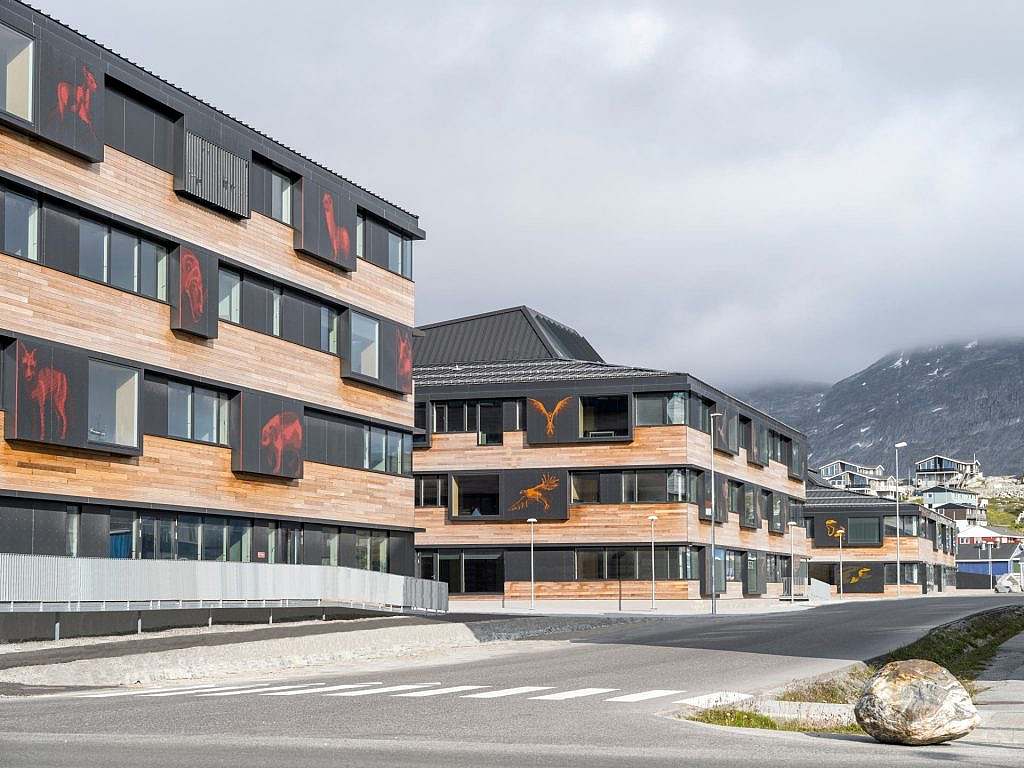 The architecture of Nuuk school in the landscape