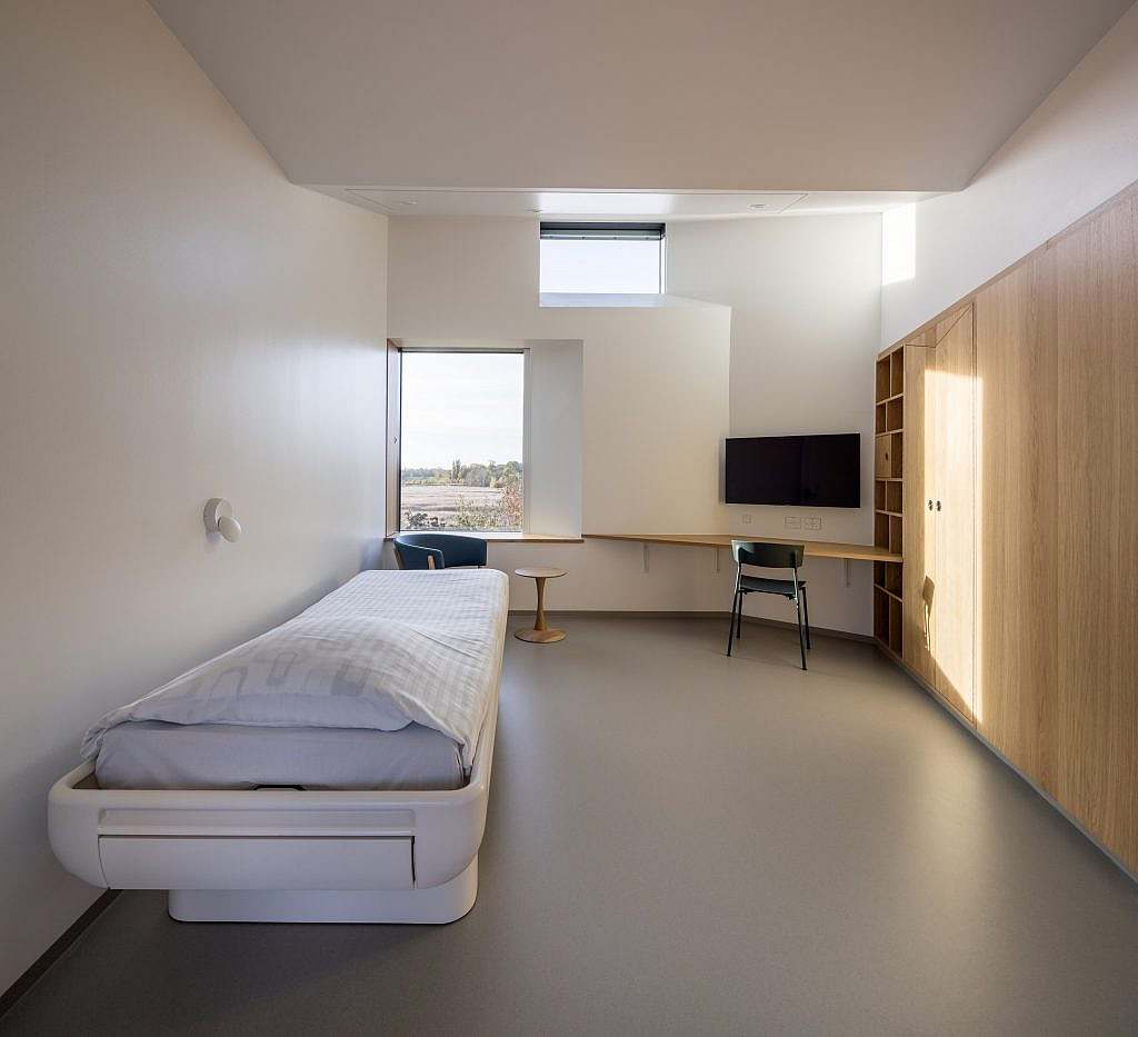 Patientstue med godt lys og udsyn