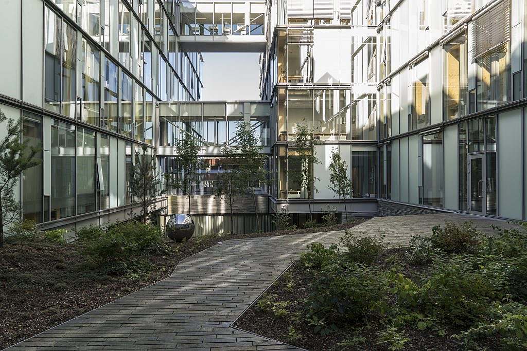 Haukeland University Hospital Children's Hospital - arrival in courtyard