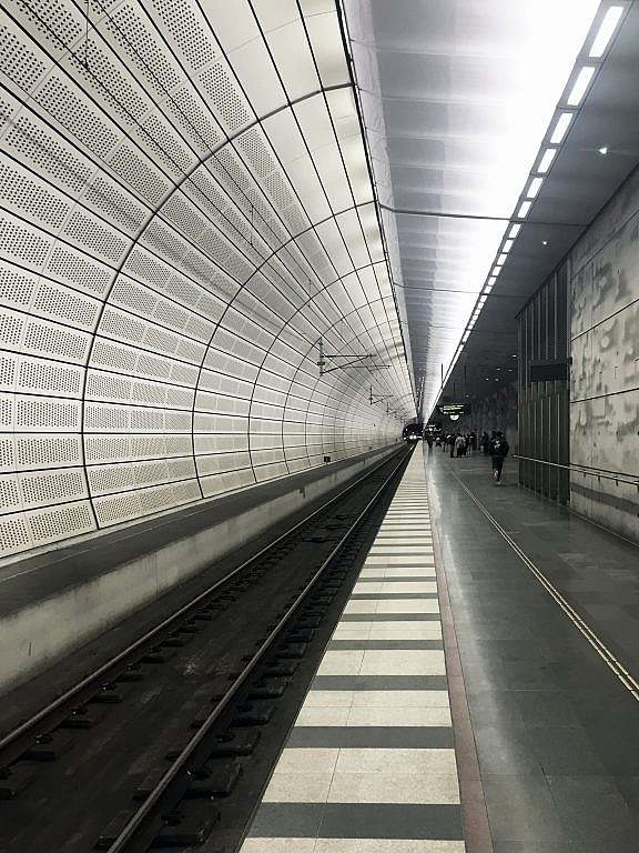 Innenarchitektur des Bahnhofs Trianglen