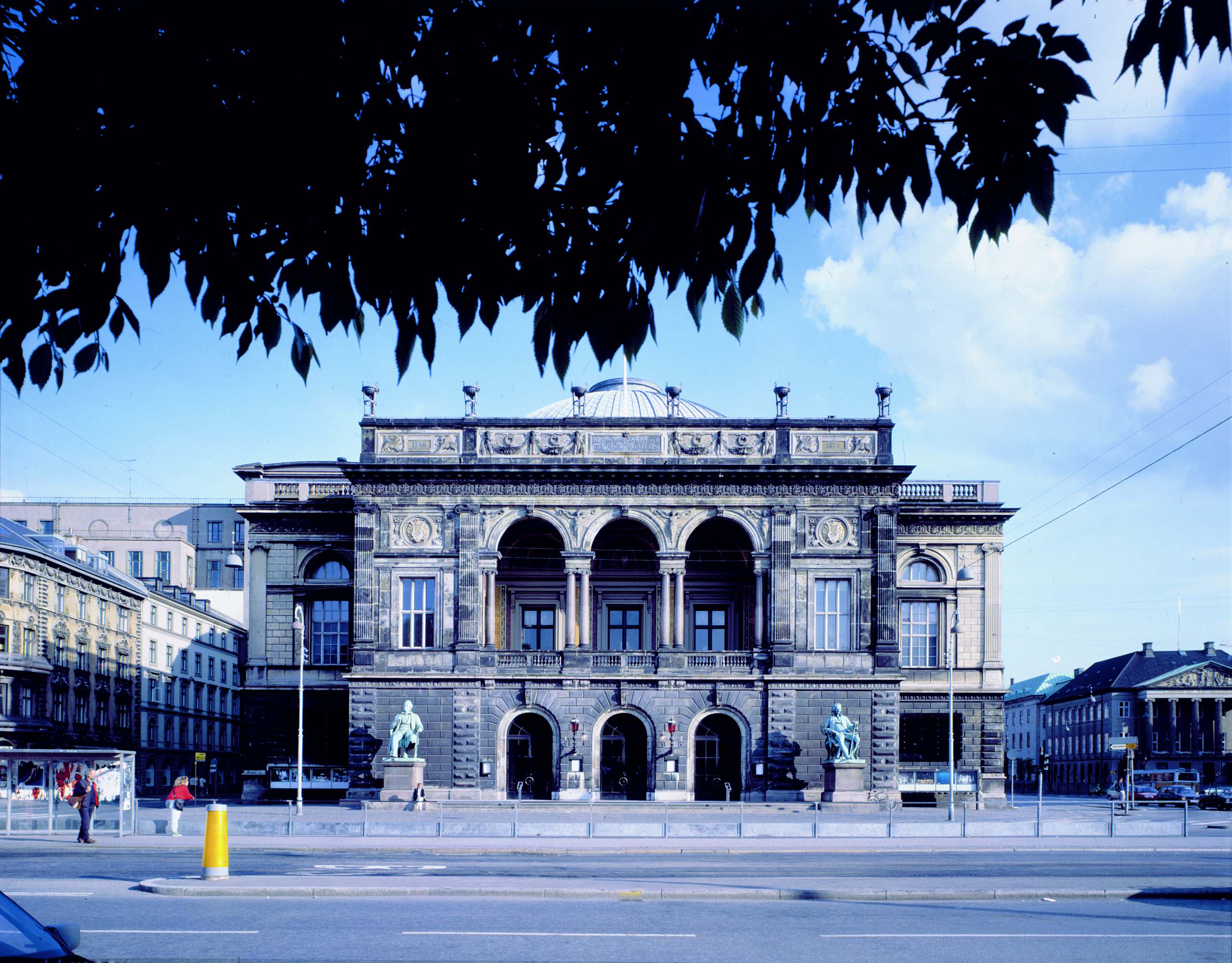 Fassade des Königlichen Theaters