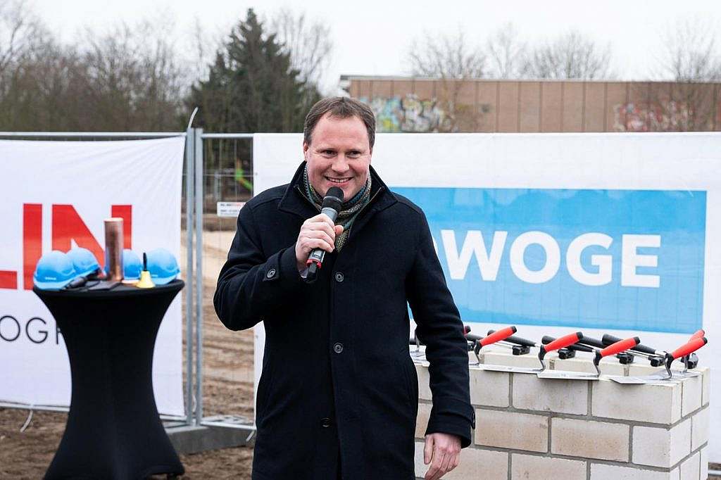 HOWOGE director Ulrich Schiller at the foundation stone laying ceremony Am Breiten Luch - HOWOGE_Schnitger
