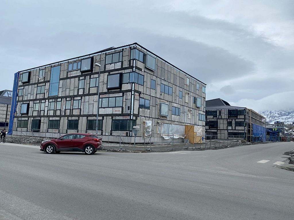 Die Fassade der Schule in Nuuk ist noch roh.
