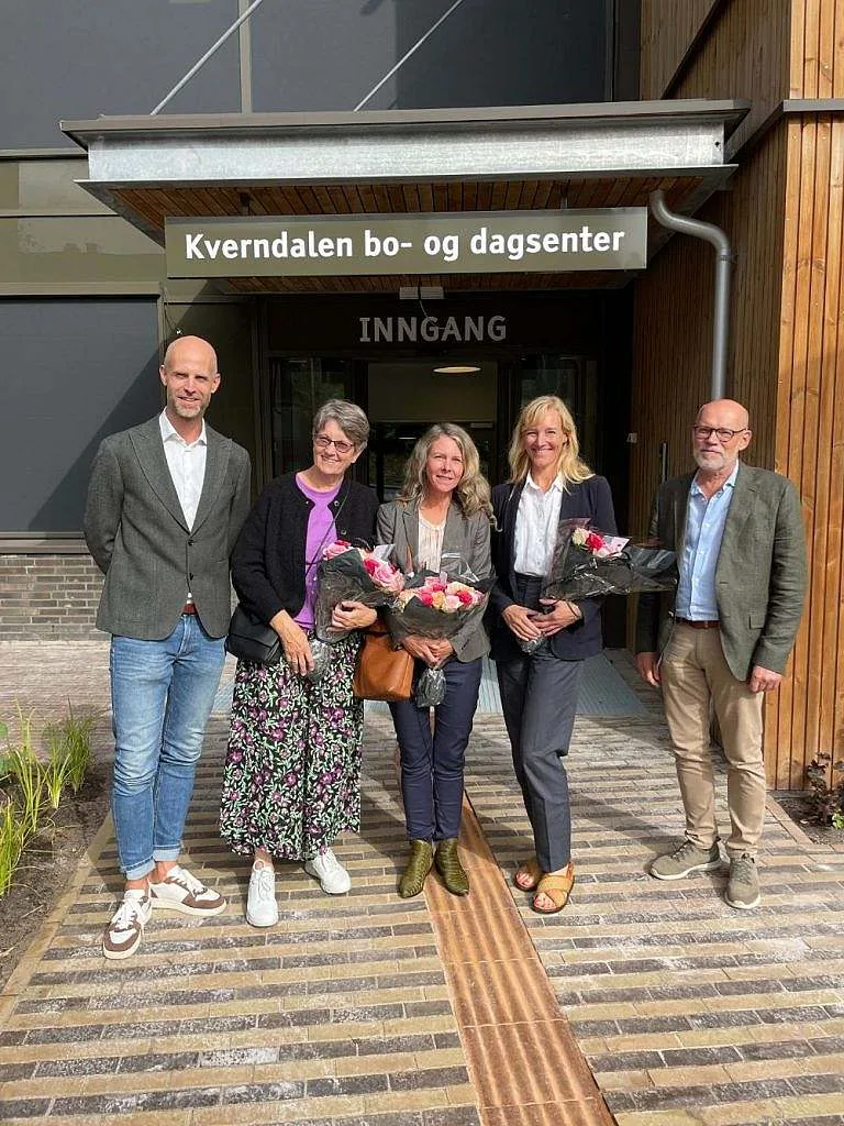 Ein stolzes Team bei der Einweihung des Wohn- und Tageszentrums Kverndalen