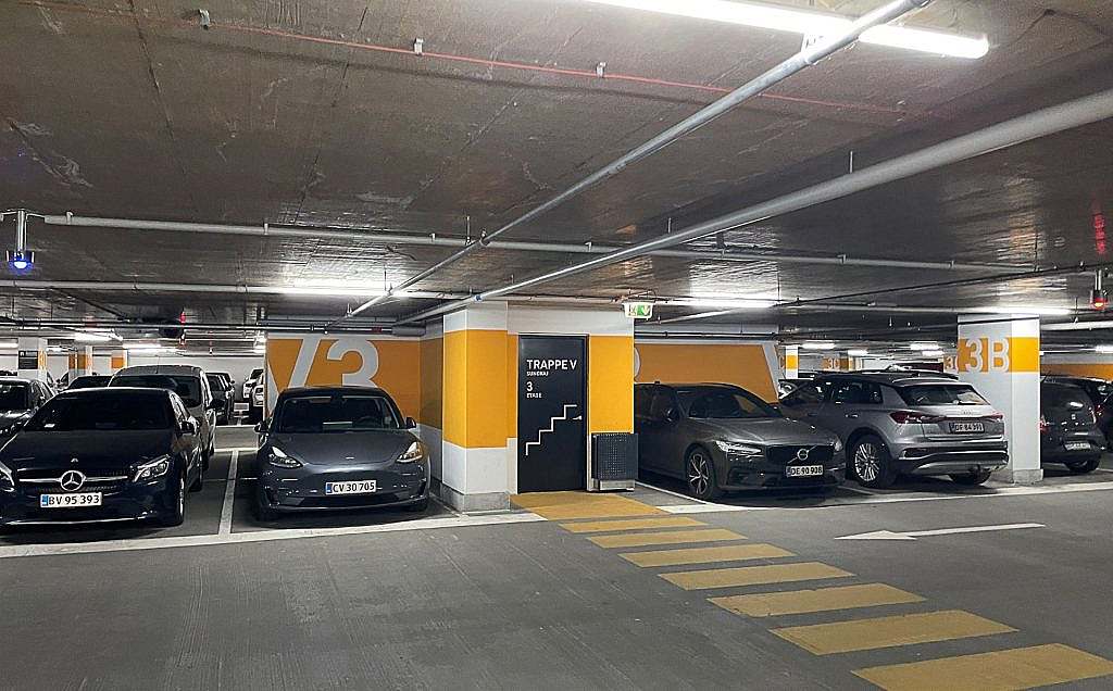 wayfinding-parking-orange