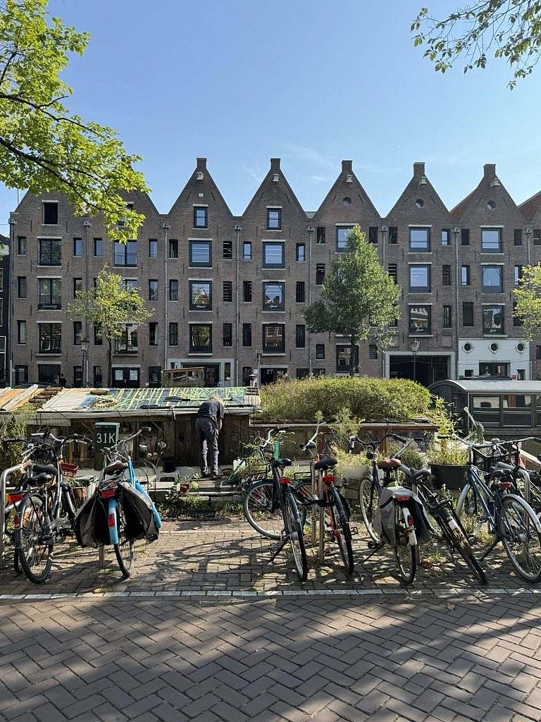 Traditionelle hollandske huse i Amsterdam