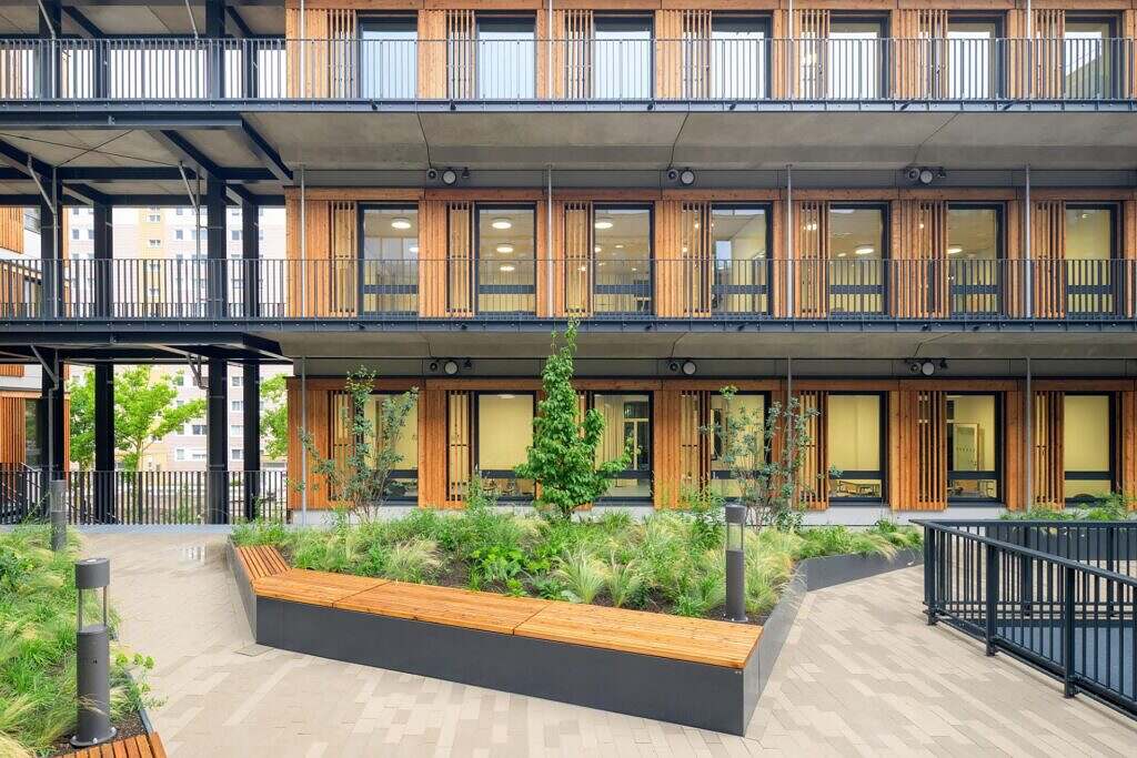 Schule Am Breiten Luch - courtyard environment in the centre of the school